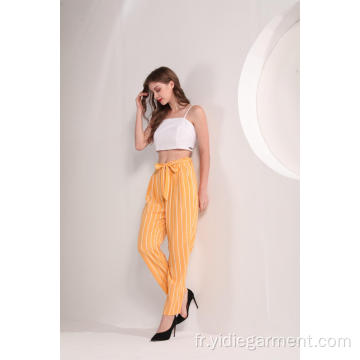 Pantalon à la cheville rayé jaune pour femme